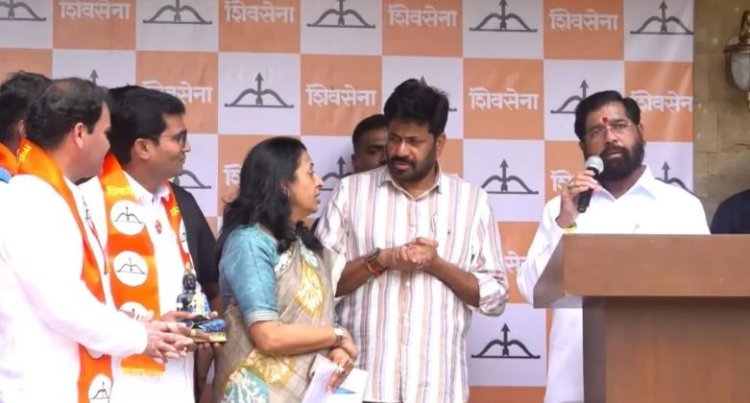 एकनाथ शिंदेंनी डाव टाकला, काँग्रेसचे 19 नगरसेवक फोडले; थेट पक्षप्रवेशाने खळबळ