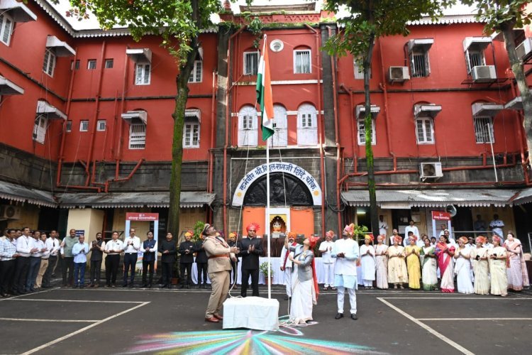 कोल्हापूर मनपात ८० वा स्वातंत्र्यदिन उत्साहात; महापौर रुपाराणी निकम यांच्या हस्ते ध्वजारोहण
