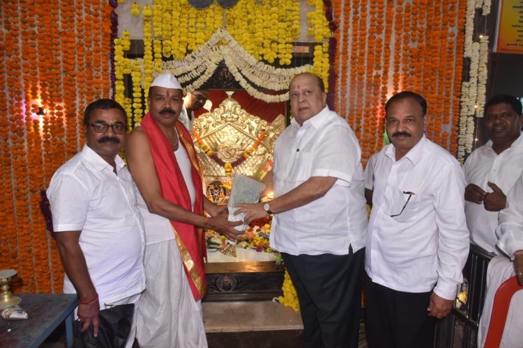 मंत्री हसन मुश्रीफ यांनी एकोंडीत घेतले नागनाथाचे दर्शन; नागपंचमीनिमित्त केली प्रार्थना
