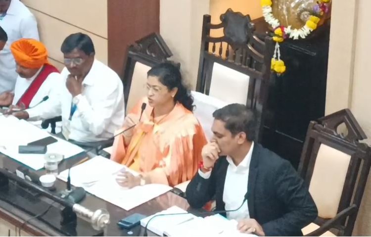 ...अन्यथा पाणीपट्टी दरवाढीचा निर्णय मागे घेणार ; महापौर रुपाराणी निकम यांचा महासभेत इशारा