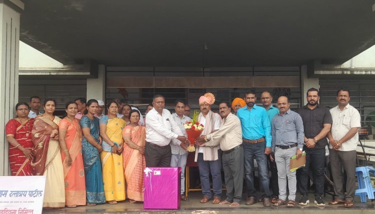 कोगे कुमार /  कन्या विद्यामंदिर आणि न्यू इंग्लिश स्कूलमध्ये विश्वासराव दतात्रय पाटील यांच्या वाढदिवसा निमित्त शालेय साहित्याचे वाटप