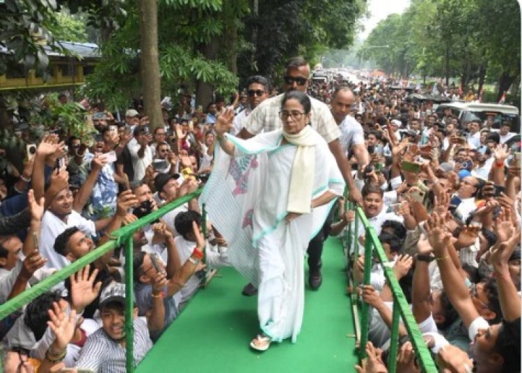 व्होटचोरी'साठी SIRचा वापर, निवडणुका हायजॅक करण्याचा भाजपचा डाव; पोलिसांवरही ममता बॅनर्जींचा गंभीर आरोप