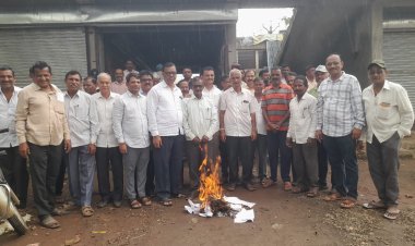 शिरोली दुमाला, गणेशवाडी, कसबा बीड मध्ये शक्तीपीठ महामार्गाच्या नोटिसांची होळी