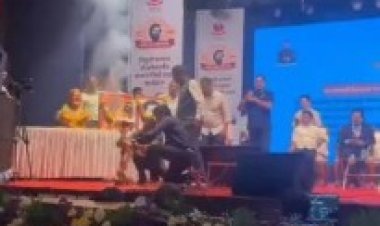 एकनाथ शिंदेंचं भाषण सुरू असतानाच मंचावरील समईने घेतला पेट; प्रताप सरनाईकांनी वेळीच आग विझवली