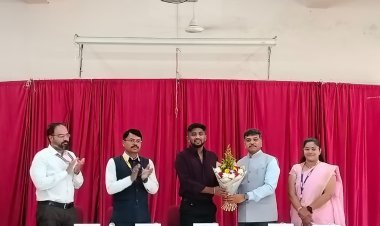 विद्यार्थ्यांनी तांत्रिक ज्ञानासोबत संवाद कौशल्ये विकसित करावीत : अकिब शेख
